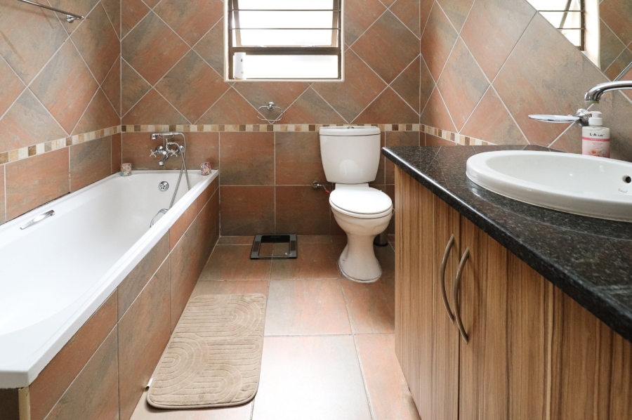 3 Bedroom Property for Sale in Wilkoppies North West